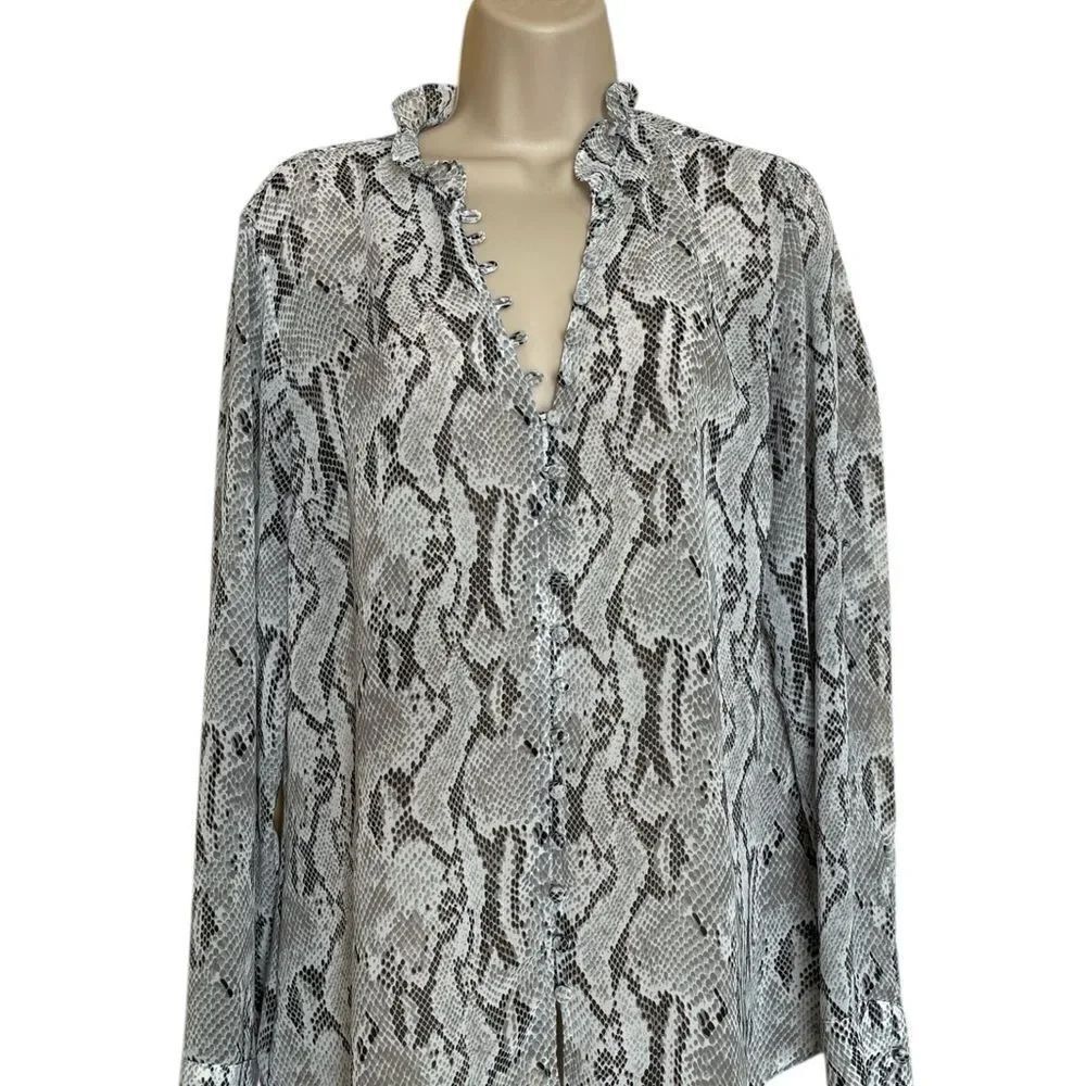 Express snake Gray and Black Relaxed Buttoned Blouse with Mandarin Collar Large